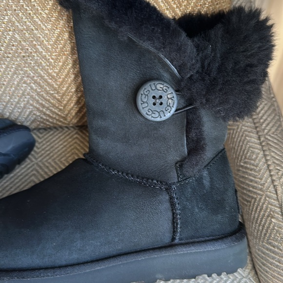 UGG boots - Picture 3 of 7